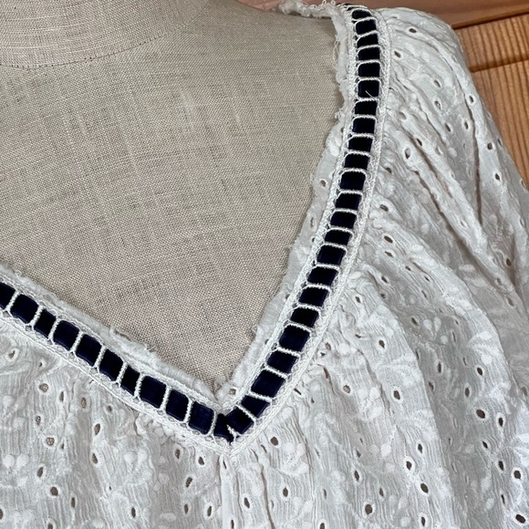 Free People Medium White Eyelet Peasant Blouse Vneck Boho Minimalist - Picture 5 of 10